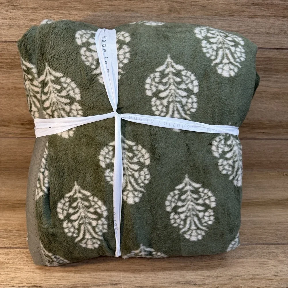DOCOFIL White Luxuriously Soft King Blanket Cotton Blend Portugal Green Floral